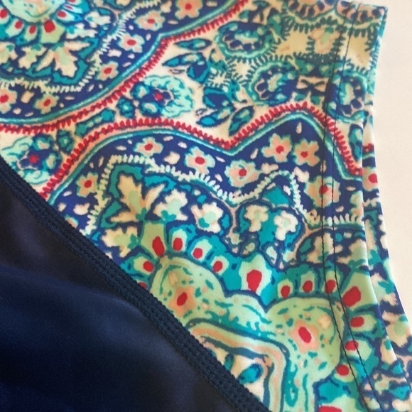 Athleta women’s short sleeve shirt, size large, navy, blue, aqua, and red - Picture 6 of 11